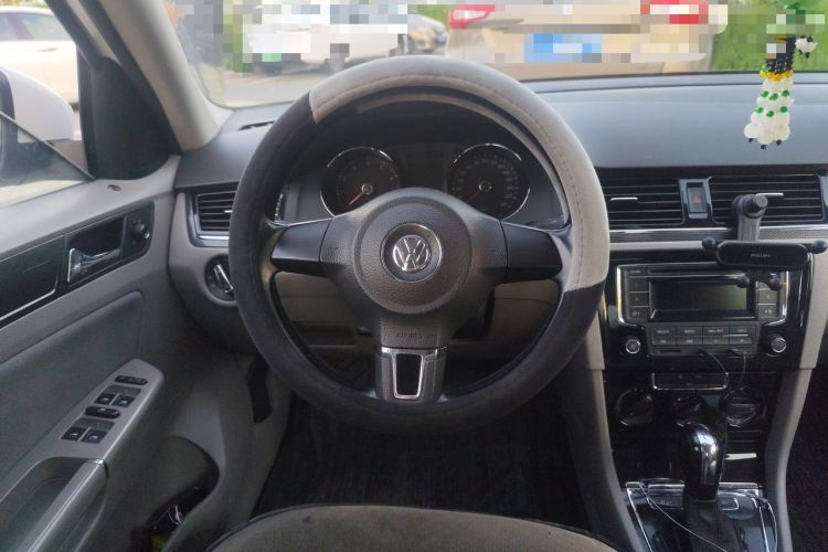 Used Volkswagen Bora 2015 Qihui Edition 1.6L Automatic Fashion Model Steering Wheel