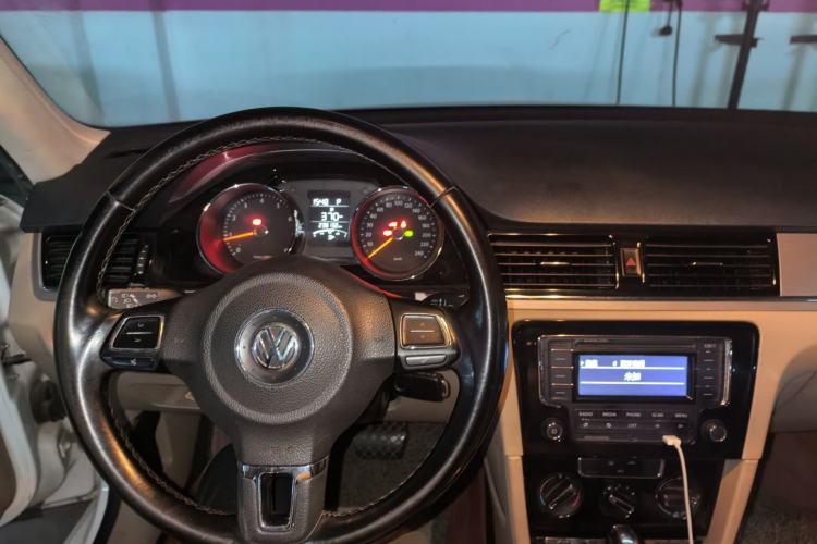 Used Volkswagen Bora 2015 Value Edition 1.6L Automatic Comfort Version Steering Wheel