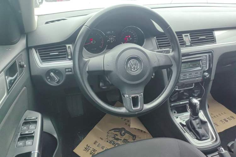 Used Volkswagen Bora 2015 Qihui Edition 1.6L Automatic Fashion Model Steering Wheel