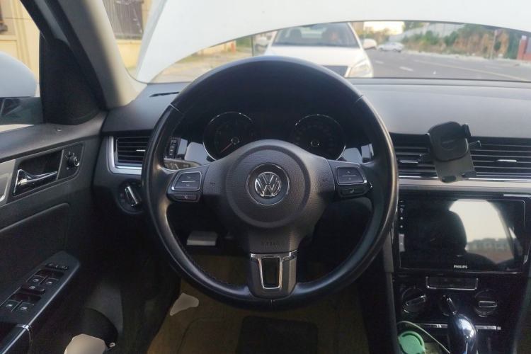Used Volkswagen Bora 2015 Value Edition 1.6L Automatic Comfort Version Steering Wheel