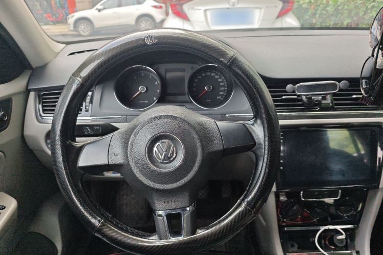 Used Volkswagen Bora 2015 Value Edition 1.6L Manual Fashionable Style Steering Wheel