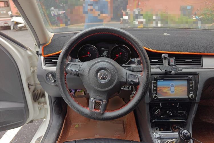 Used Volkswagen Bora 2015 Zhuihui Edition 1.6L Manual Comfort Model Steering Wheel