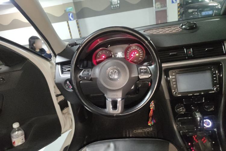 Used Volkswagen Bora 2015 Value Edition 1.6L Automatic Comfort Version Steering Wheel