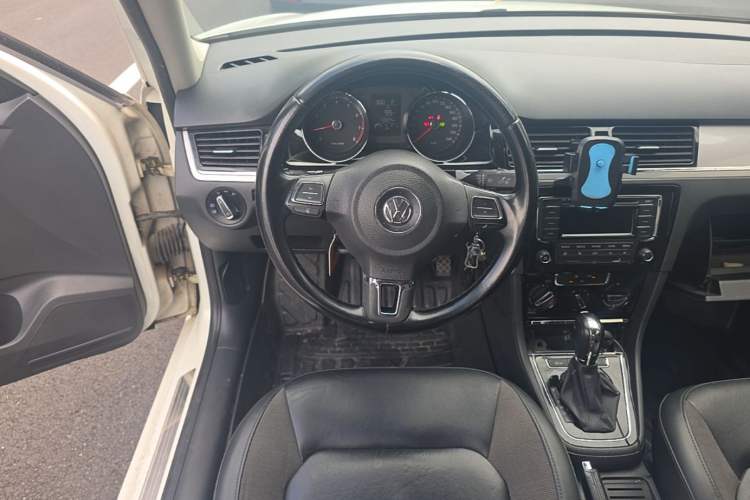 Used Volkswagen Bora 2015 Value Edition 1.6L Automatic Comfort Version Steering Wheel