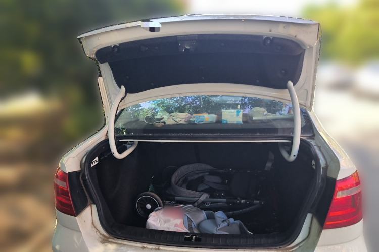 Used Volkswagen Bora 2015 Qihui Edition 1.6L Automatic Fashion Model Trunk
