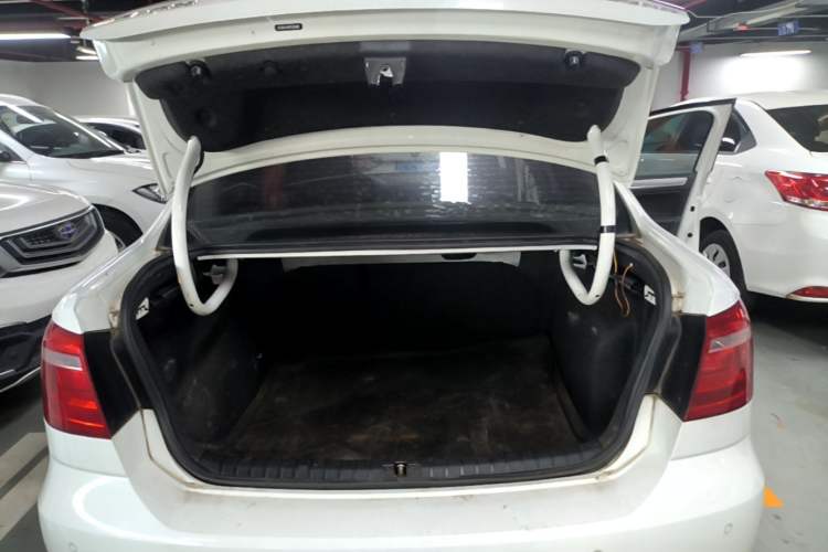 Used Volkswagen Bora 2015 Zhuihui Edition 1.6L Manual Comfort Model Trunk