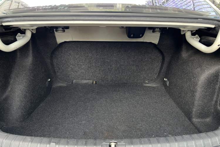 Used Volkswagen Bora 2015 Qihui Edition 1.6L Automatic Fashion Model Trunk