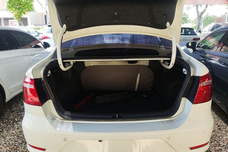 Used Volkswagen Bora 2015 Qihui Edition 1.6L Automatic Fashion Model Trunk