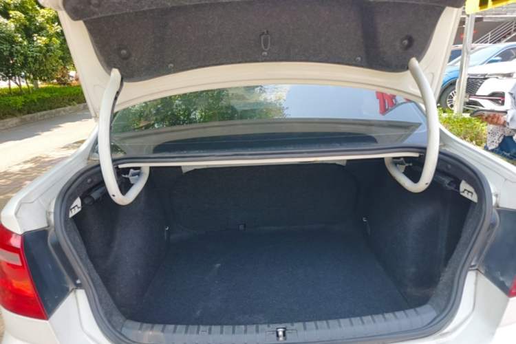 Used Volkswagen Bora 2015 Qihui Edition 1.6L Automatic Fashion Model Trunk