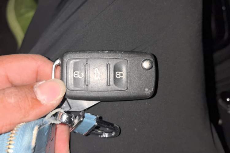 Used Volkswagen Bora 2015 Value Edition 1.4TSI Automatic Sportline Vehicle Key