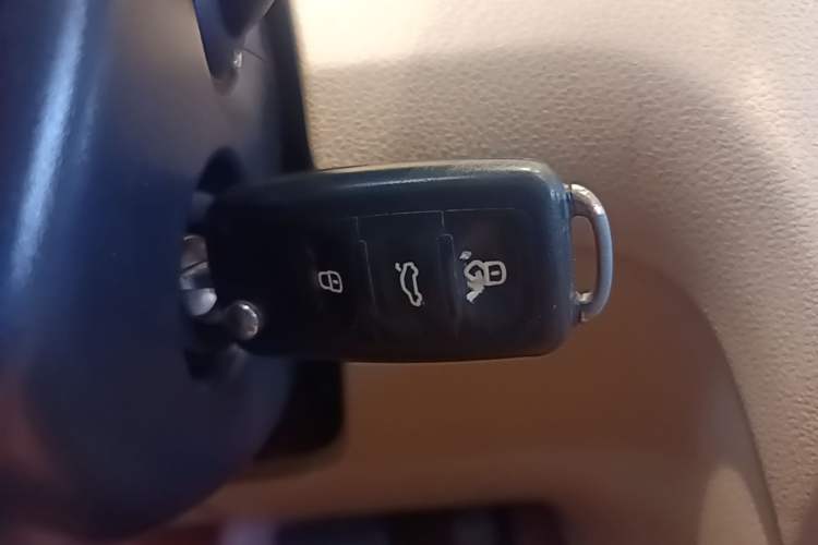 Used Volkswagen Bora 2015 Value Edition 1.6L Automatic Comfort Version Vehicle Key