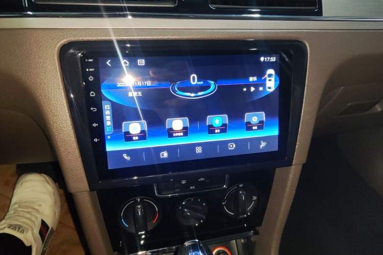 Used Volkswagen Bora 2015 Value Edition 1.6L Automatic Comfort Version Audio And AC Panel