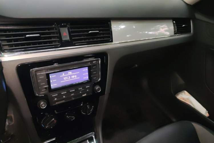 Used Volkswagen Bora 2015 Zhuihui Edition 1.6L Manual Comfort Model Audio And AC Panel