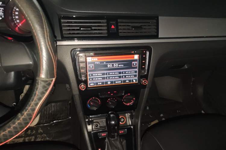 Used Volkswagen Bora 2015 Qihui Edition 1.6L Automatic Fashion Model Audio And AC Panel