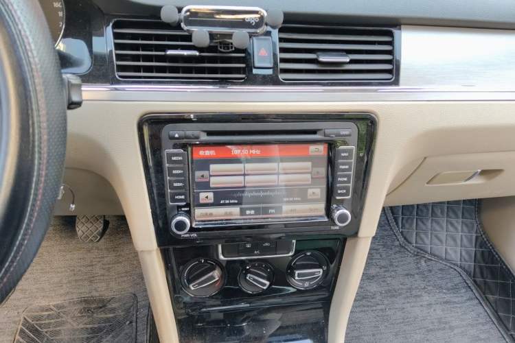 Used Volkswagen Bora 2015 Zhuihui Edition 1.6L Manual Comfort Model Audio And AC Panel