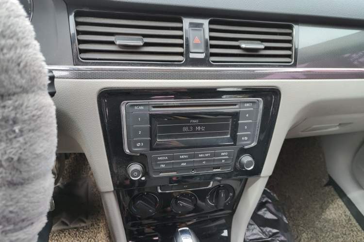 Used Volkswagen Bora 2015 Qihui Edition 1.6L Automatic Fashion Model Audio And AC Panel
