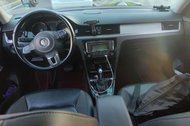 Used Volkswagen Bora 2015 Value Edition 1.6L Automatic Comfort Version Center Console