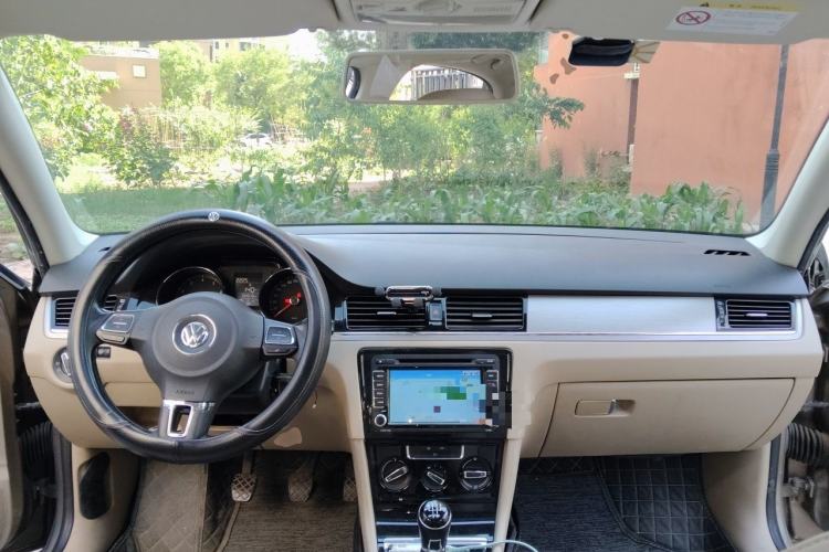 Used Volkswagen Bora 2015 Zhuihui Edition 1.6L Manual Comfort Model Center Console