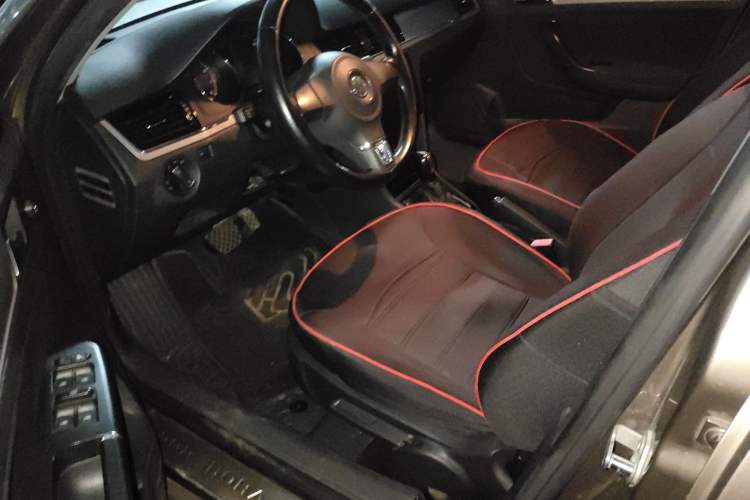 Used Volkswagen Bora 2015 Qihui Edition 1.6L Automatic Fashion Model Driver Seat