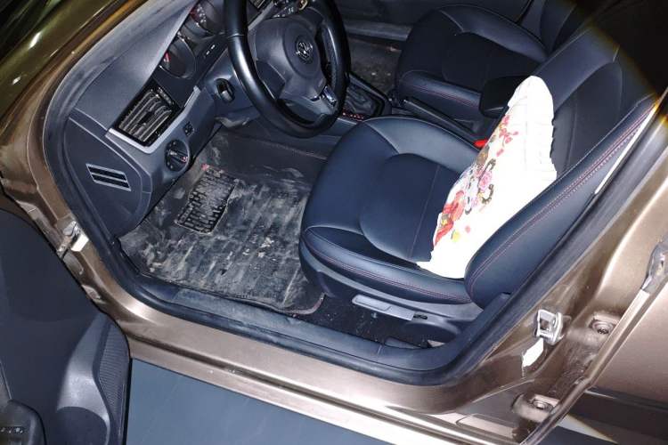 Used Volkswagen Bora 2015 Qihui Edition 1.6L Automatic Fashion Model Driver Seat