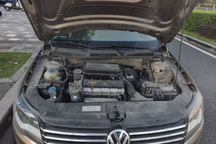 Used Volkswagen Bora 2015 Value Edition 1.6L Automatic Comfort Version Engine Bay