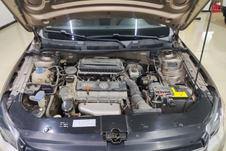 Used Volkswagen Bora 2015 Value Edition 1.6L Automatic Comfort Version Engine Bay