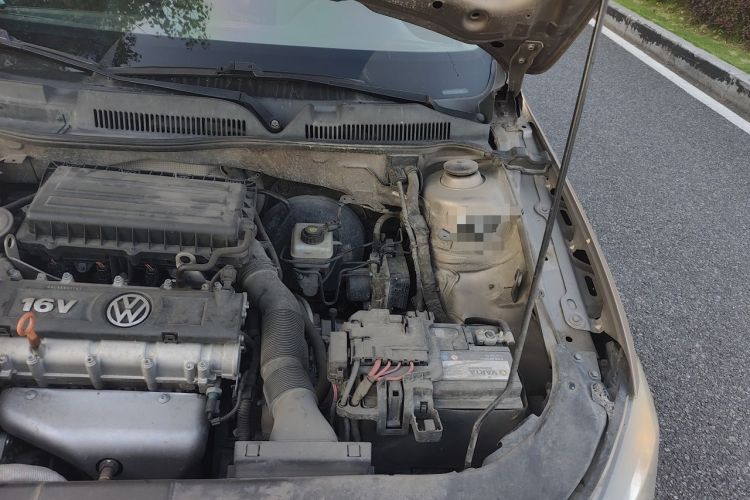 Used Volkswagen Bora 2015 Value Edition 1.6L Automatic Comfort Version Engine Bay Left