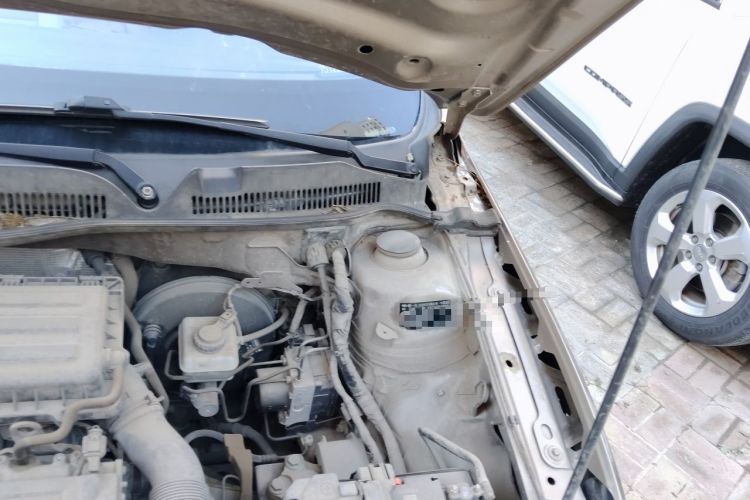 Used Volkswagen Bora 2015 Zhuihui Edition 1.6L Manual Comfort Model Engine Bay Left