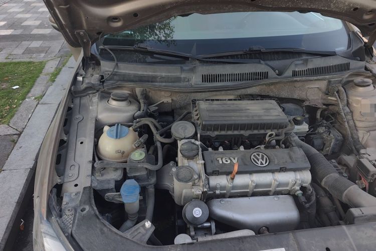 Used Volkswagen Bora 2015 Value Edition 1.6L Automatic Comfort Version Engine Bay Right