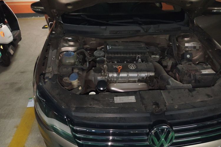 Used Volkswagen Bora 2015 Qihui Edition 1.6L Automatic Fashion Model Engine Bay Right