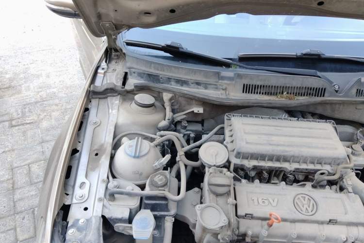 Used Volkswagen Bora 2015 Zhuihui Edition 1.6L Manual Comfort Model Engine Bay Right