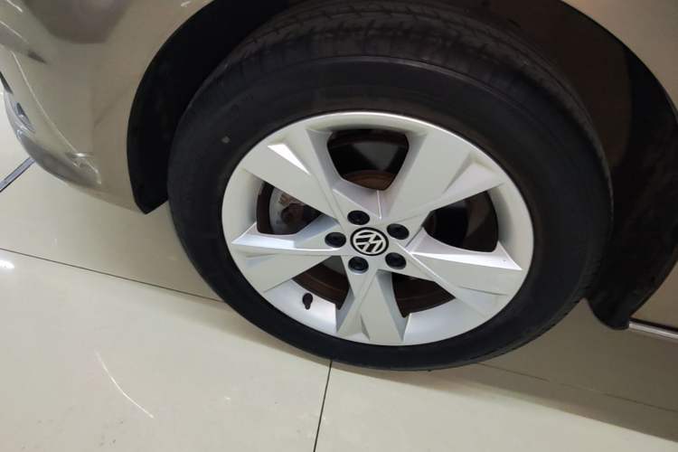Used Volkswagen Bora 2015 Value Edition 1.6L Automatic Comfort Version Exterior 4