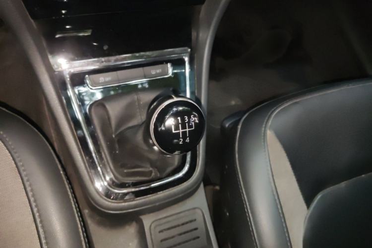 Used Volkswagen Bora 2015 Zhuihui Edition 1.6L Manual Comfort Model Gear Lever