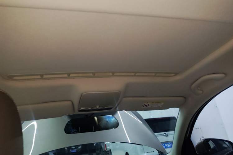 Used Volkswagen Bora 2015 Value Edition 1.6L Automatic Comfort Version Headliner