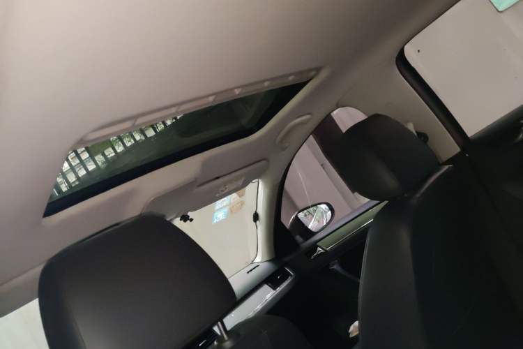 Used Volkswagen Bora 2015 Zhuihui Edition 1.6L Manual Comfort Model Headliner