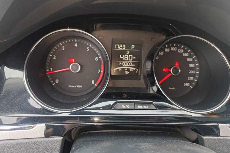 Used Volkswagen Bora 2015 Value Edition 1.6L Automatic Comfort Version Instrument Cluster