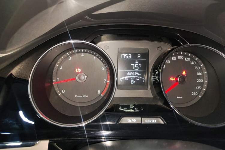 Used Volkswagen Bora 2015 Value Edition 1.6L Automatic Comfort Version Instrument Cluster