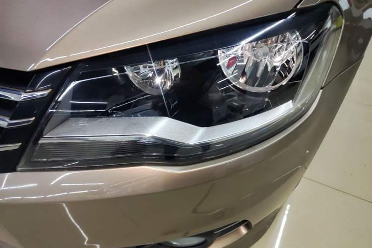Used Volkswagen Bora 2015 Value Edition 1.6L Automatic Comfort Version Left Front Headlight