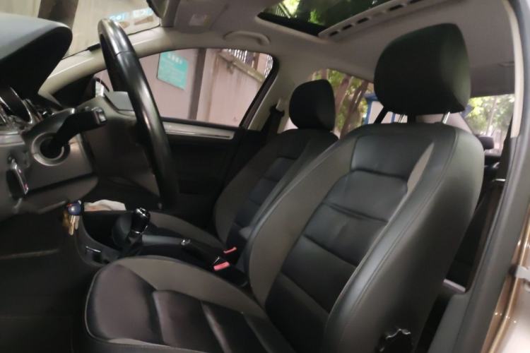 Used Volkswagen Bora 2015 Zhuihui Edition 1.6L Manual Comfort Model Left Front Seat