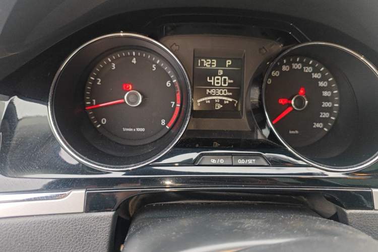 Used Volkswagen Bora 2015 Value Edition 1.6L Automatic Comfort Version Odometer Close Up
