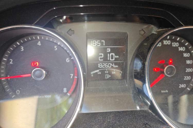 Used Volkswagen Bora 2015 Qihui Edition 1.6L Automatic Fashion Model Odometer Close Up