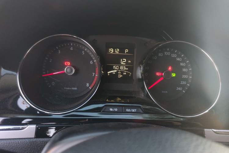 Used Volkswagen Bora 2015 Value Edition 1.6L Automatic Comfort Version Odometer Close Up