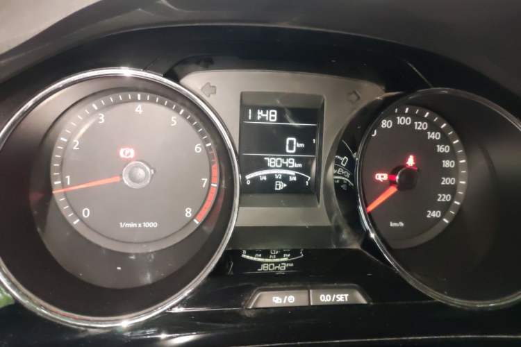 Used Volkswagen Bora 2015 Zhuihui Edition 1.6L Manual Comfort Model Odometer Close Up