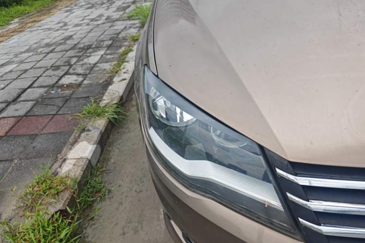 Used Volkswagen Bora 2015 Value Edition 1.6L Automatic Comfort Version Right Front Headlight