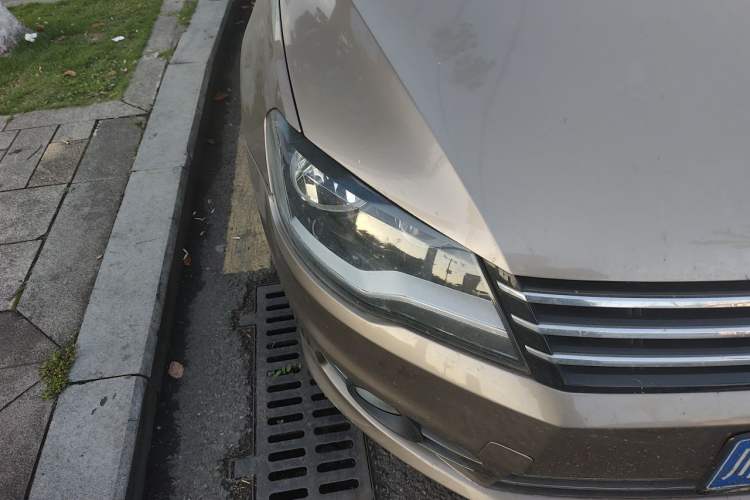 Used Volkswagen Bora 2015 Value Edition 1.6L Automatic Comfort Version Right Front Headlight