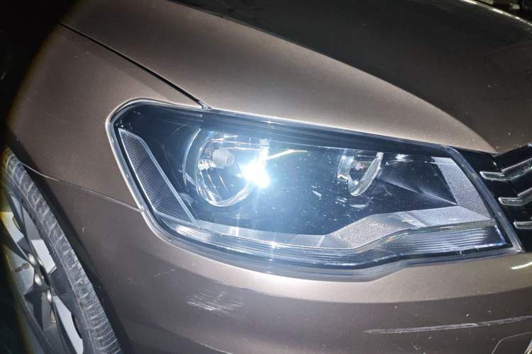Used Volkswagen Bora 2015 Qihui Edition 1.6L Automatic Fashion Model Right Front Headlight