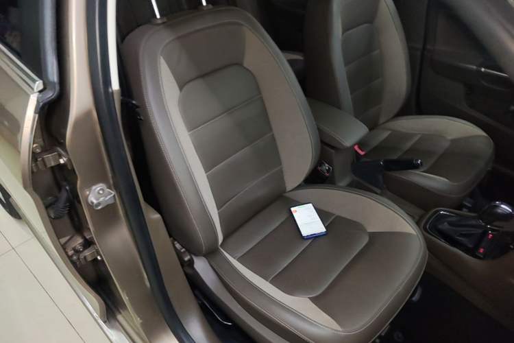 Used Volkswagen Bora 2015 Value Edition 1.6L Automatic Comfort Version Right Front Seat