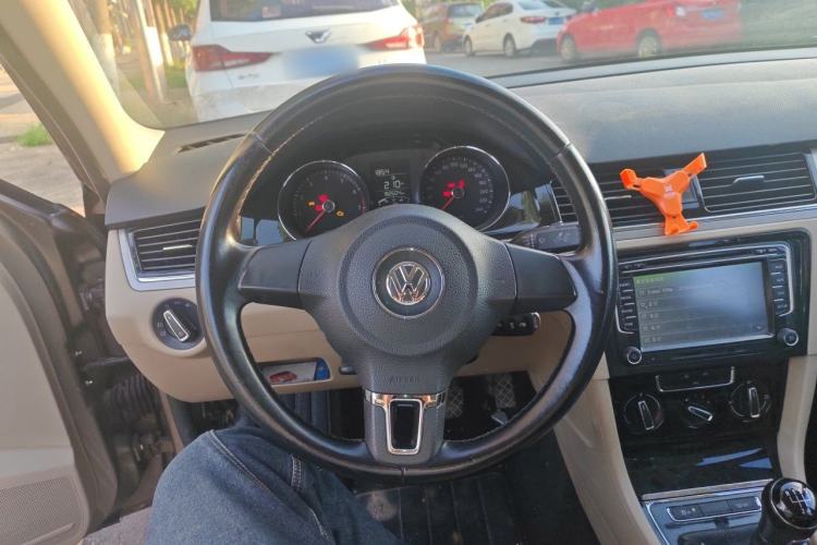 Used Volkswagen Bora 2015 Qihui Edition 1.6L Automatic Fashion Model Steering Wheel