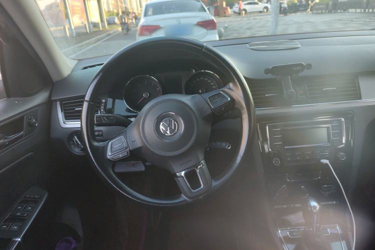 Used Volkswagen Bora 2015 Value Edition 1.6L Automatic Comfort Version Steering Wheel