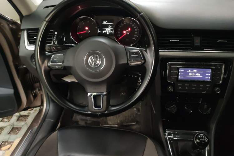Used Volkswagen Bora 2015 Zhuihui Edition 1.6L Manual Comfort Model Steering Wheel